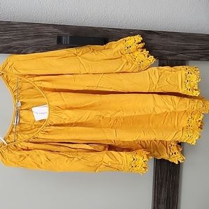 L, Yellow long sleeve shirt
